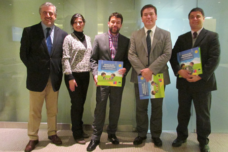 ACHS entrega manuales preventivos a la junji ACHS entrega manuales preventivos a la junji