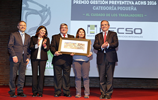 Sociedad eléctrica hecso e ingenval recibieron el premio gestión preventiva ACHS que entrega junto a la fundación carlos vial espantoso Sociedad eléctrica hecso e ingenval recibieron el premio gestión preventiva ACHS que entrega junto a la fundación carlos vial espantoso