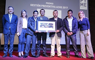 Dust a side chile y tricahue recibieron el premio gestión preventiva ACHS que entrega junto a la fundación carlos vial espantoso Dust a side chile y tricahue recibieron el premio gestión preventiva ACHS que entrega junto a la fundación carlos vial espantoso