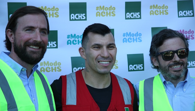 Gary medel y la ACHS reconocen a trabajadores de chile Gary medel y la ACHS reconocen a trabajadores de chile