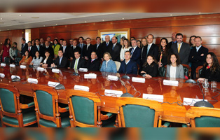 ACHS junto a otras instituciones se reunieron con alfredo moreno para tratar el rol del sector privado en el desarrollo social del país ACHS junto a otras instituciones se reunieron con alfredo moreno para tratar el rol del sector privado en el desarrollo social del país