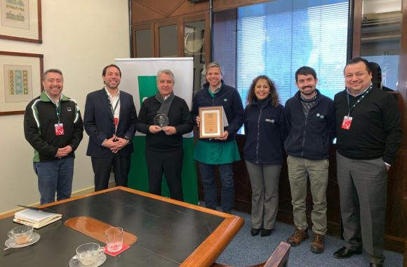 La ACHS entrega reconocimiento a mayr-melnhof packaging marinetti La ACHS entrega reconocimiento a mayr-melnhof packaging marinetti