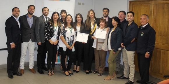 Comité paritario de colegio pedro de valdivia recibe premio Comité paritario de colegio pedro de valdivia recibe premio