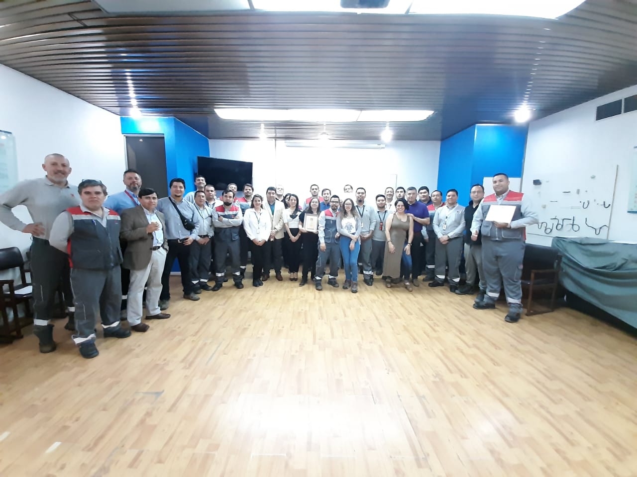 La ACHS entrega reconocimiento a nielsen por su compromiso por instaurar una cultura preventiva interna La ACHS entrega reconocimiento a nielsen por su compromiso por instaurar una cultura preventiva interna