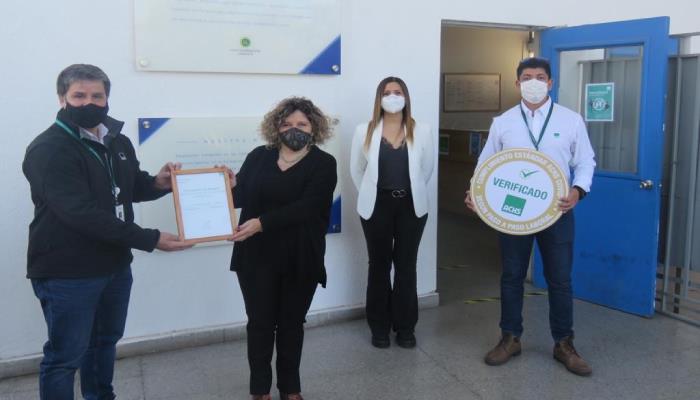 La ACHS entregó a la Corporación Emprender la certificación de la gestión del cumplimiento de estándar de COVID-19 La ACHS entregó a la Corporación Emprender la certificación de la gestión del cumplimiento de estándar de COVID-19