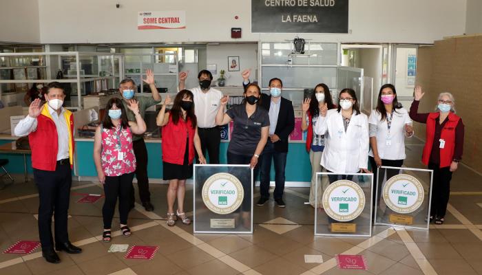 La ACHS entrega el Sello COVID-19 al Servicio de Salud de Peñalolén convirtiéndose en la única comuna del país en recibir la certificación en sus consultorios y colegios municipales La ACHS entrega el Sello COVID-19 al Servicio de Salud de Peñalolén convirtiéndose en la única comuna del país en recibir la certificación en sus consultorios y colegios municipales