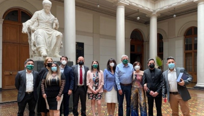 La Universidad de Chile y la ACHS reconocieron al equipo de Expertos en Prevención de la institución por la gestión preventiva realizada durante la pandemia La Universidad de Chile y la ACHS reconocieron al equipo de Expertos en Prevención de la institución por la gestión preventiva realizada durante la pandemia