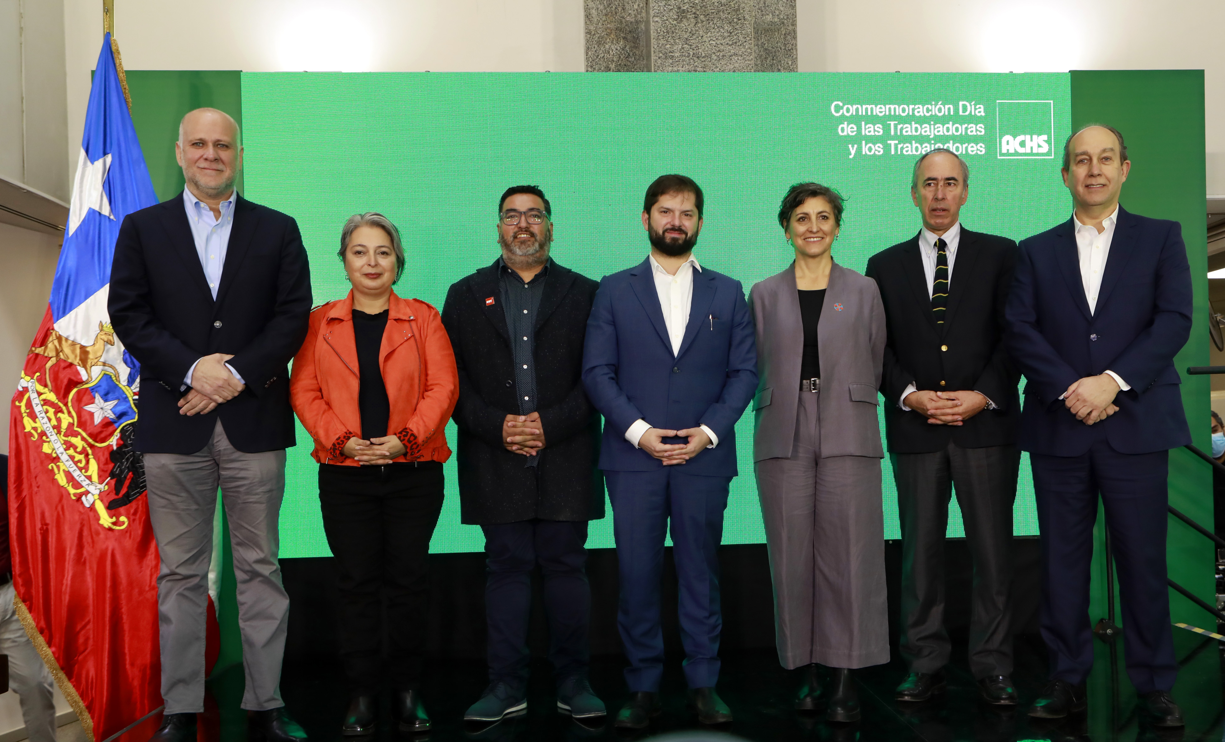 Presidente Boric inicia conmemoración del 1 de mayo con visita y recorrido por el Hospital del Trabajador ACHS