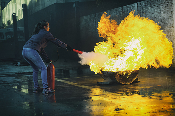 ¿cómo enfrentamos un incendio en el trabajo? ¿cómo enfrentamos un incendio en el trabajo?