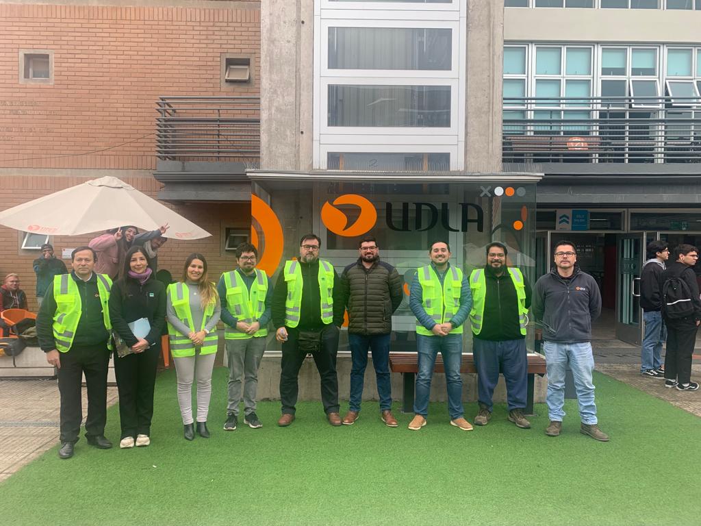 La Achs apoya simulacro de evacuación en sedes de Santiago y Concepción de U. de Las Américas La Achs apoya simulacro de evacuación en sedes de Santiago y Concepción de U. de Las Américas