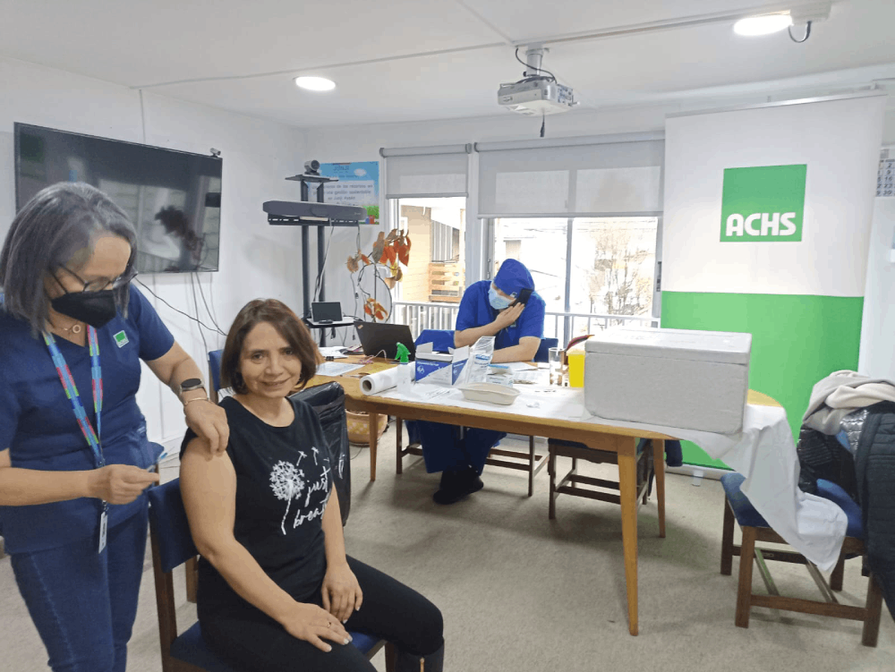 La ACHS se suma a campaña de vacunación e inocula a más de 150 trabajadores en Aysén