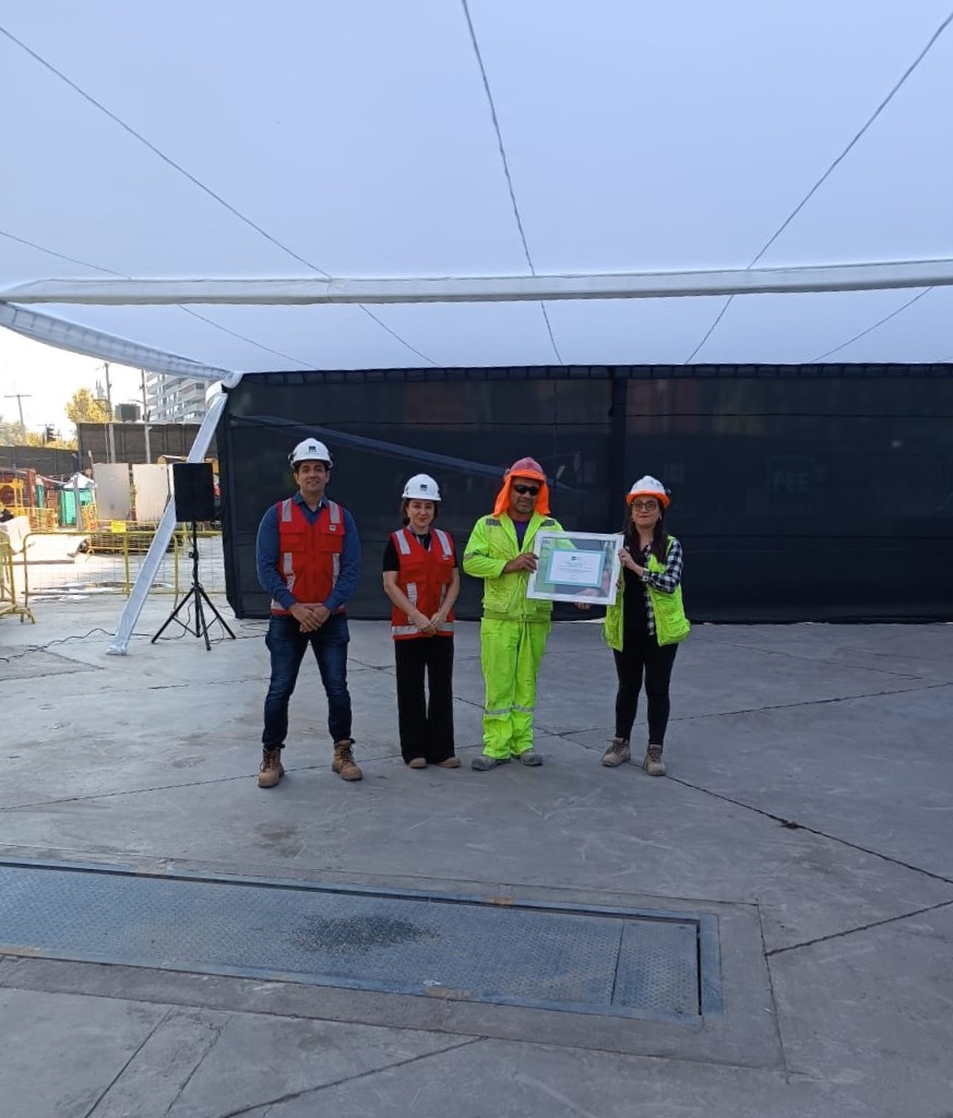 La ACHS entrega certificación al CPHS de empresa OHLA