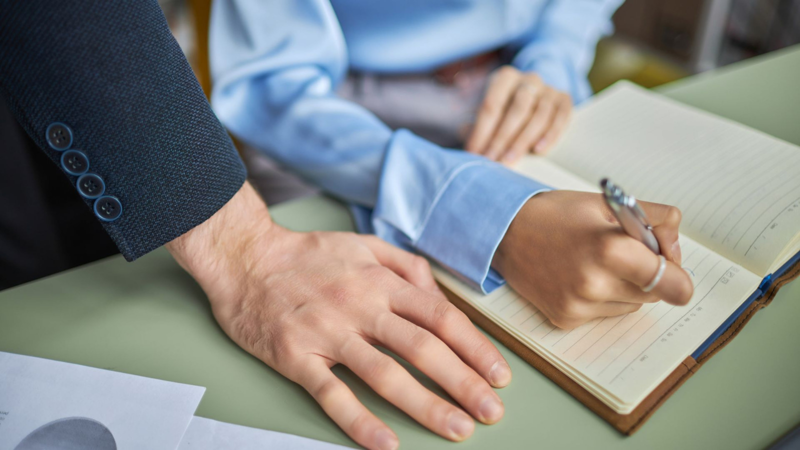 Una de cada cinco personas dice haber estado expuesta al menos a una conducta ofensiva en el trabajo