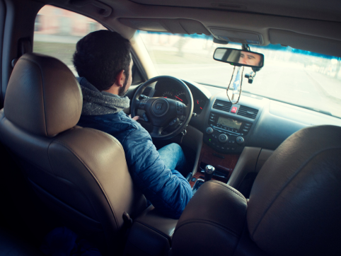 Un accidente de trayecto en automóvil cada hora: Cómo trasladarte al trabajo con seguridad al trabajo